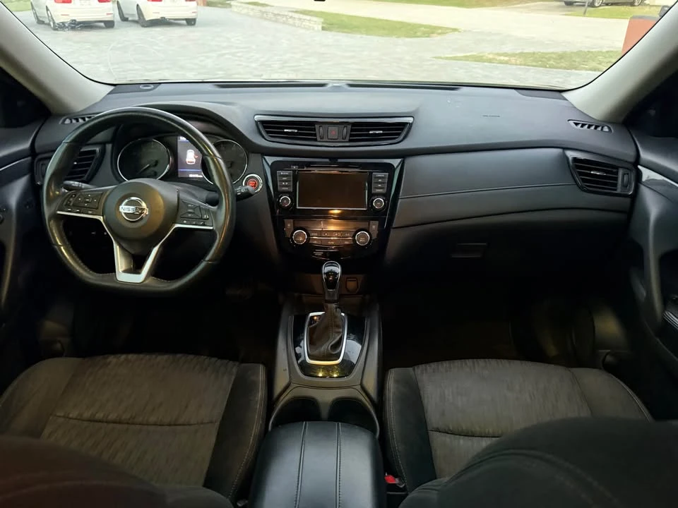 2018 Nissan Rogue - Image 13 of 15