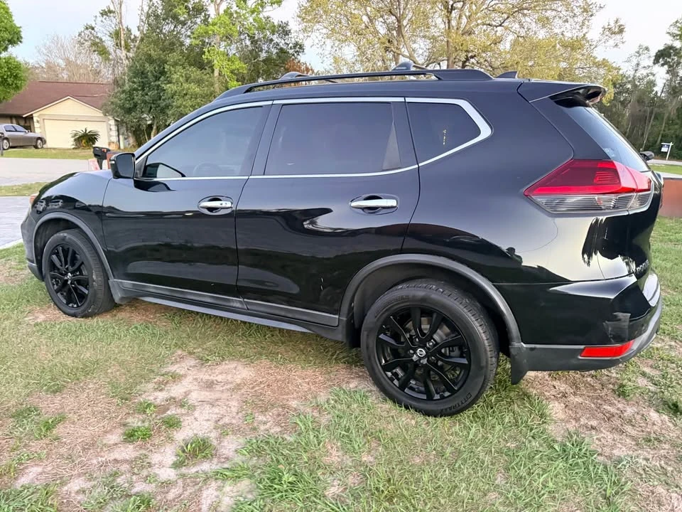 2018 Nissan Rogue - Image 9 of 15