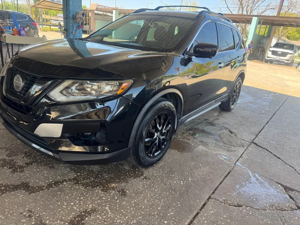 2018 Nissan Rogue - Image 10 of 18