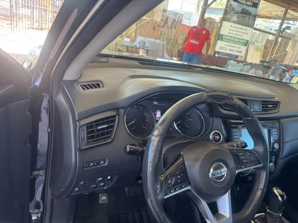 2018 Nissan Rogue - Image 12 of 18