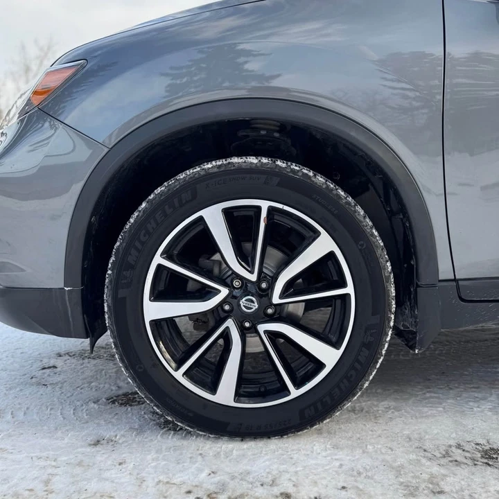 2018 Nissan Rogue - Image 10 of 21