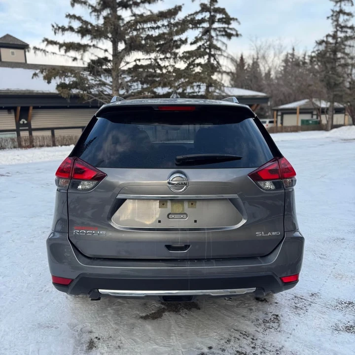 2018 Nissan Rogue - Image 8 of 21