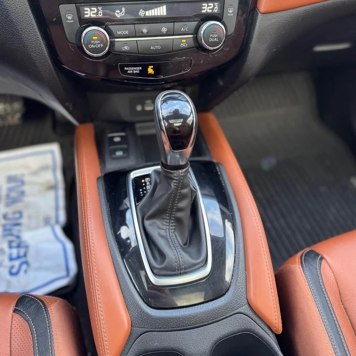 2018 Nissan Rogue - Image 18 of 21