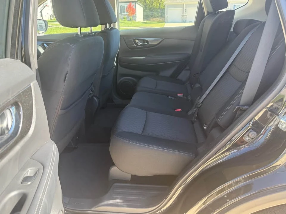 2018 Nissan Rogue - Image 10 of 16