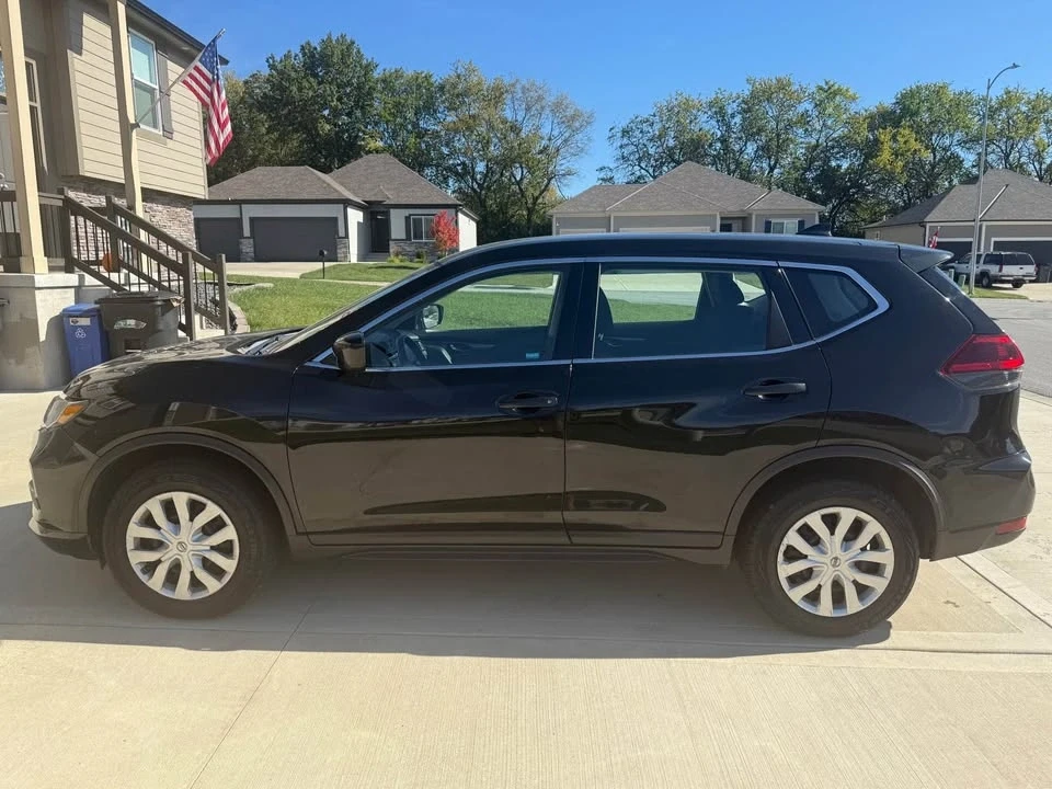 2018 Nissan Rogue - Image 2 of 16