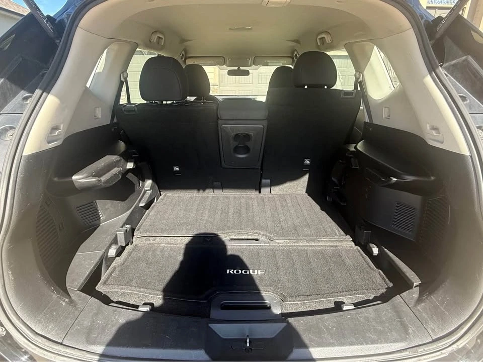 2018 Nissan Rogue - Image 11 of 16