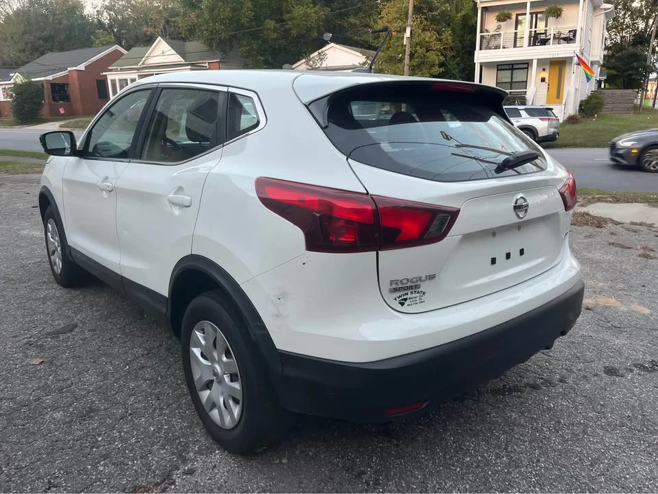 2018 Nissan Rogue - Image 6 of 11