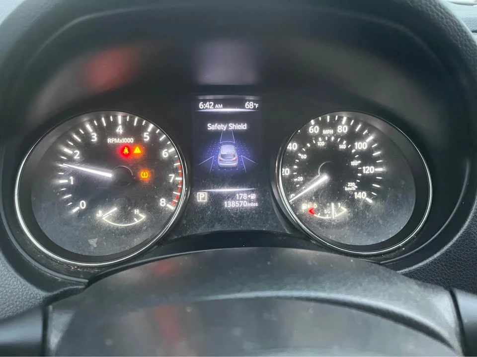 2018 Nissan Rogue - Image 10 of 11