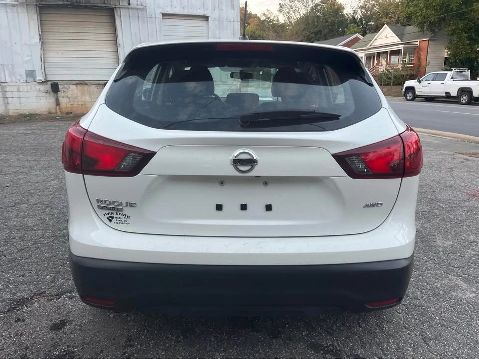2018 Nissan Rogue - Image 5 of 11