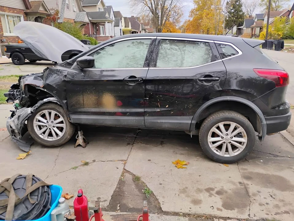 2018 Nissan Rogue - Image 2 of 4