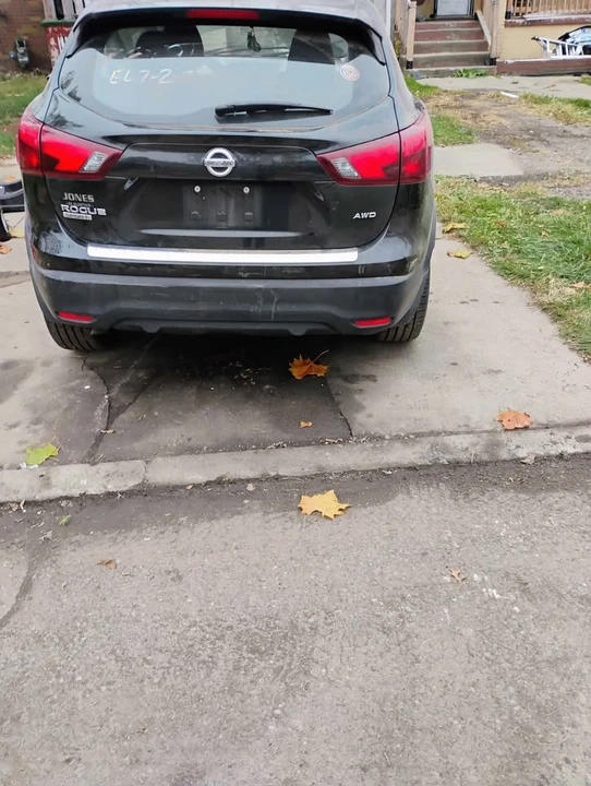 2018 Nissan Rogue - Image 4 of 4