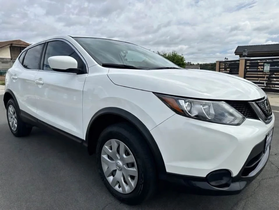 2018 Nissan Rogue - Image 3 of 16