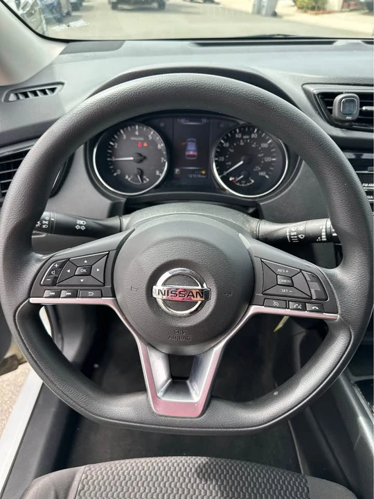 2018 Nissan Rogue - Image 11 of 16