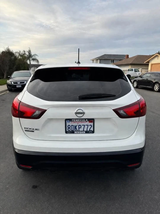 2018 Nissan Rogue - Image 7 of 16