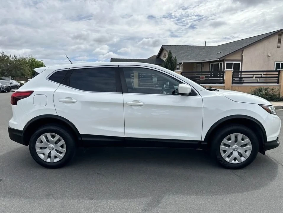 2018 Nissan Rogue - Image 2 of 16