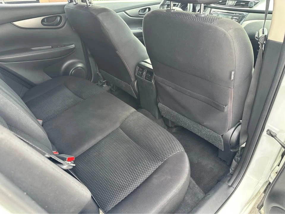 2018 Nissan Rogue - Image 15 of 16