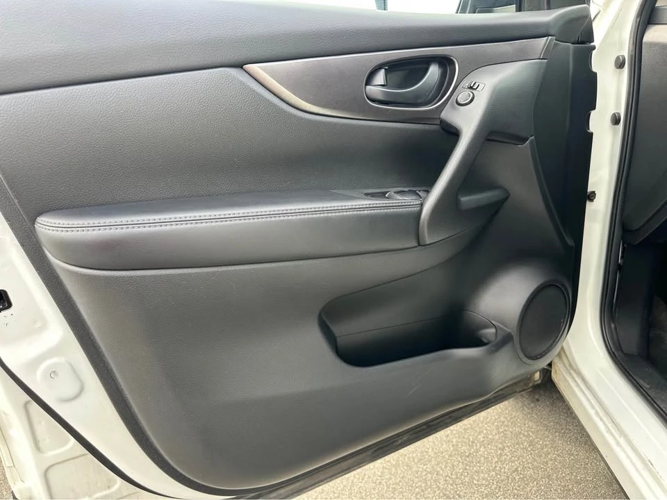 2018 Nissan Rogue - Image 12 of 16