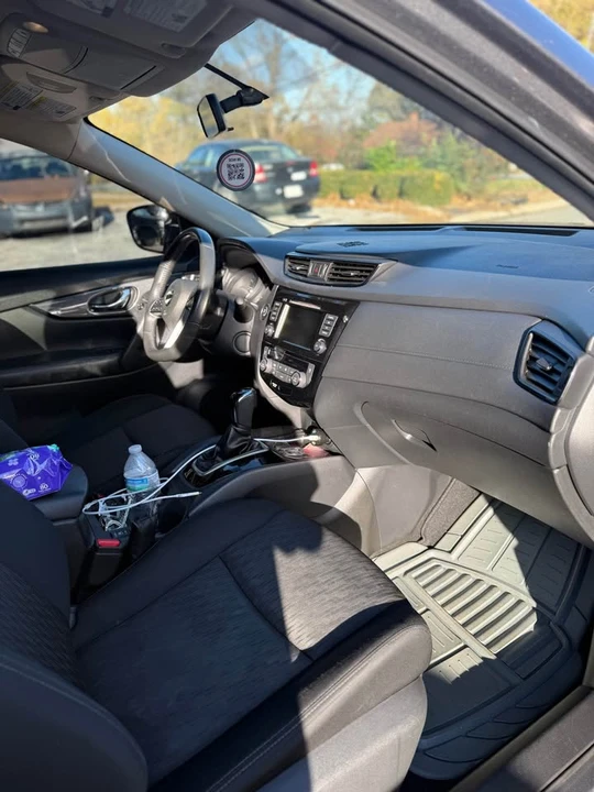 2018 Nissan Rogue - Image 8 of 15
