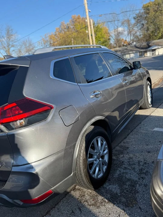 2018 Nissan Rogue - Image 9 of 15
