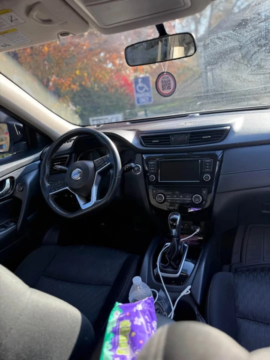 2018 Nissan Rogue - Image 3 of 15