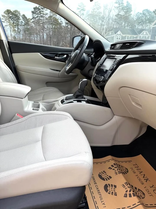2018 Nissan Rogue - Image 14 of 17