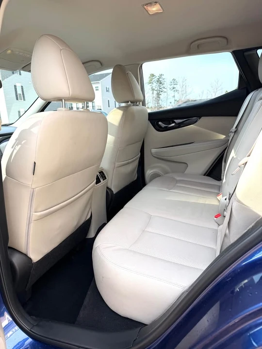 2018 Nissan Rogue - Image 16 of 17