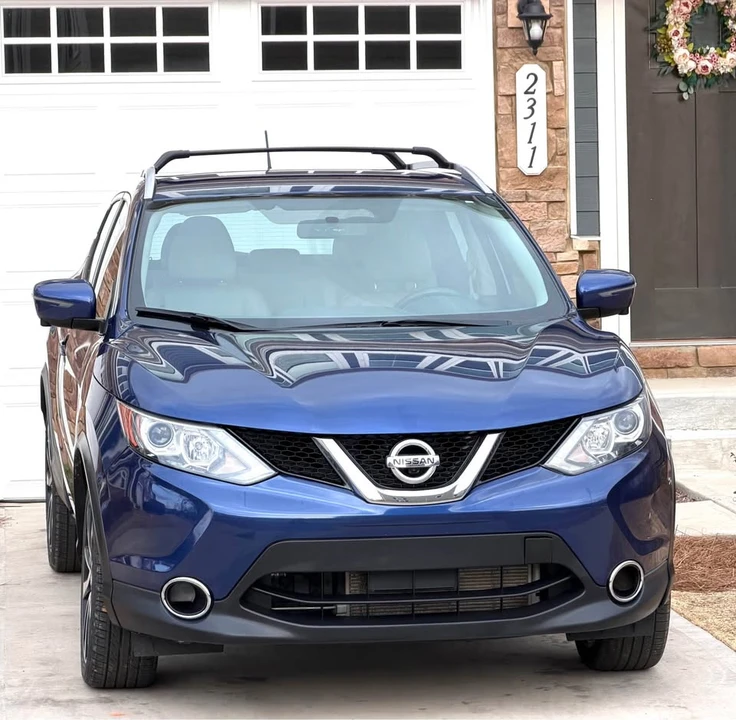 2018 Nissan Rogue - Image 2 of 17
