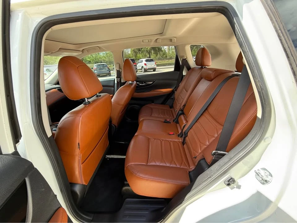 2018 Nissan Rogue - Image 13 of 19