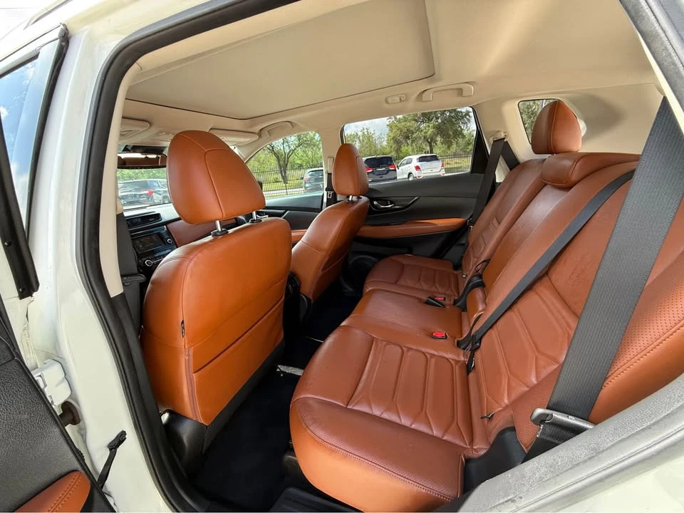 2018 Nissan Rogue - Image 14 of 19