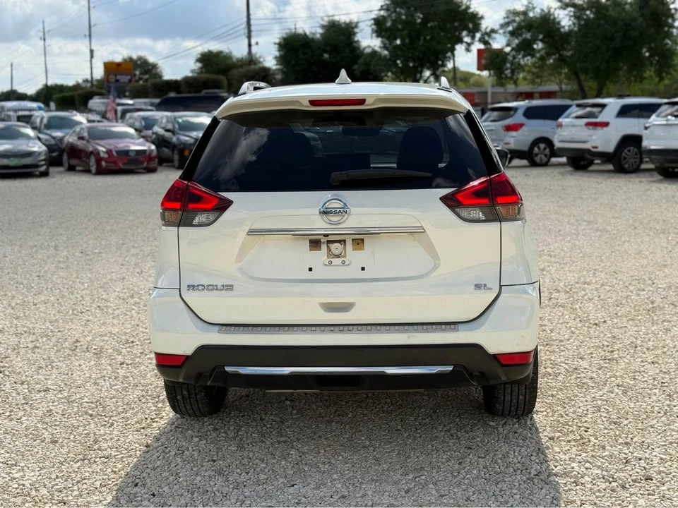 2018 Nissan Rogue - Image 9 of 19
