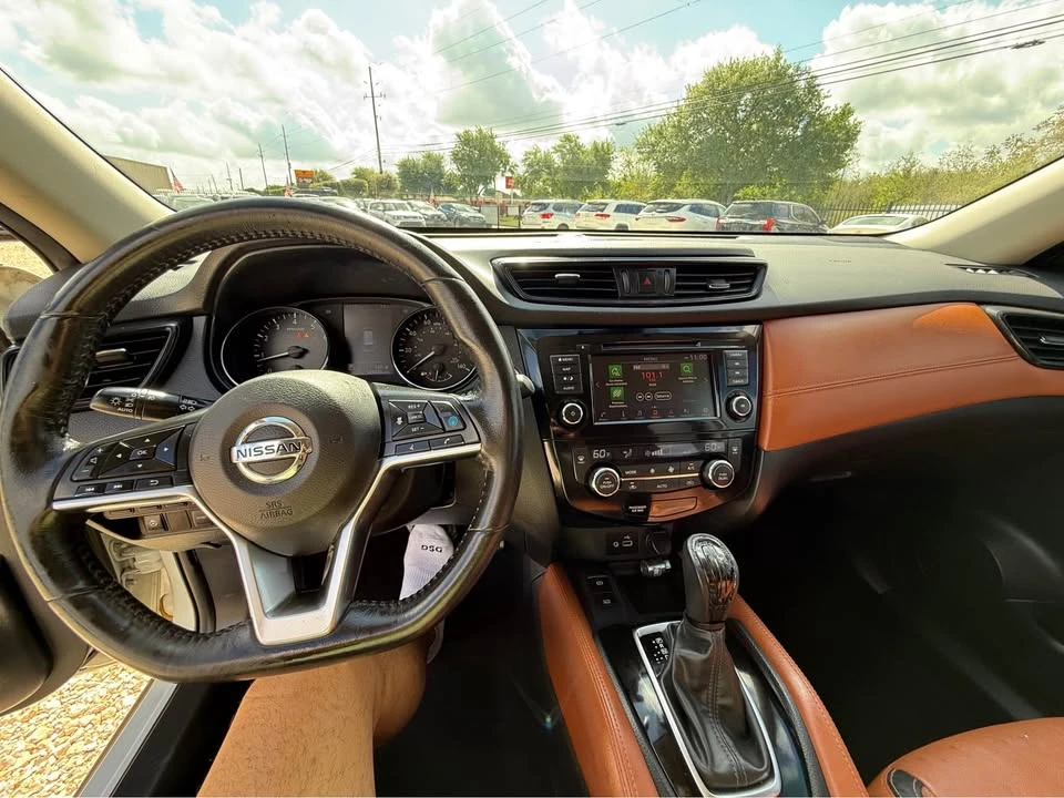 2018 Nissan Rogue - Image 17 of 19