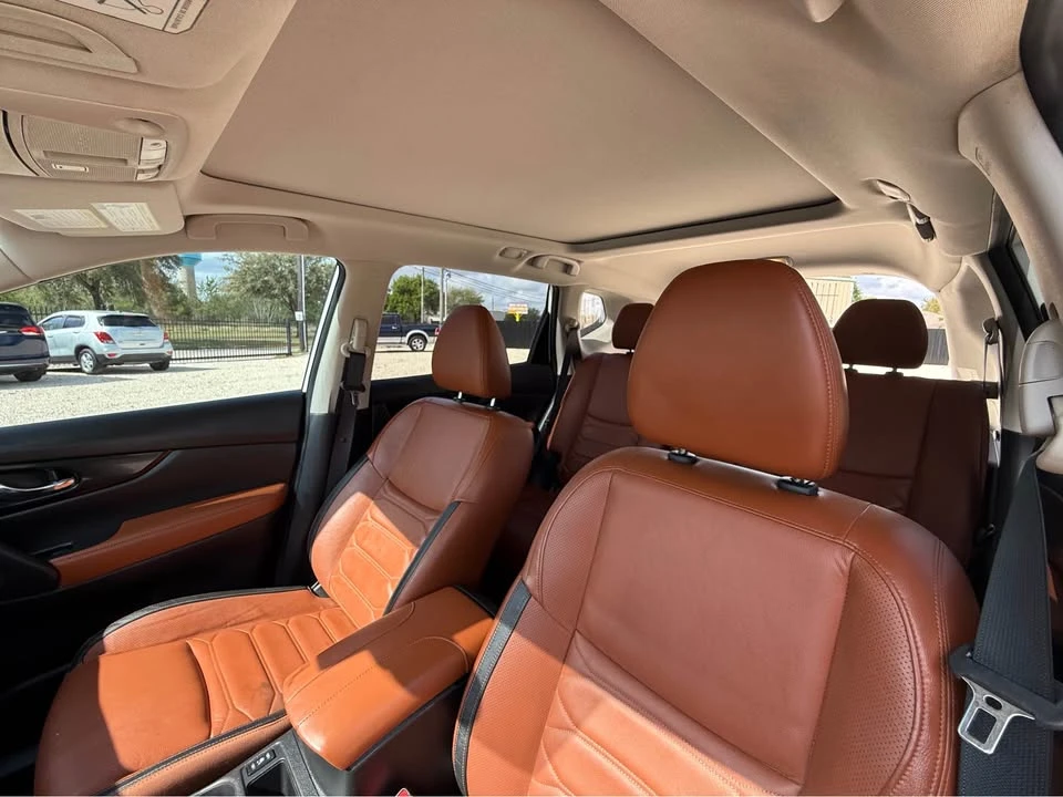 2018 Nissan Rogue - Image 15 of 19