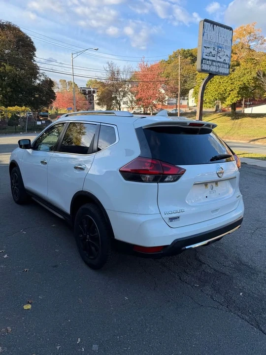 2018 Nissan Rogue - Image 4 of 17