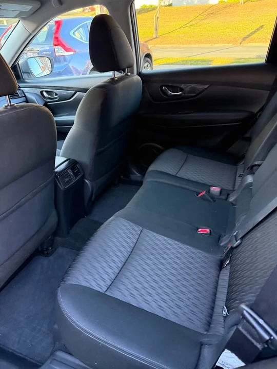 2018 Nissan Rogue - Image 11 of 17