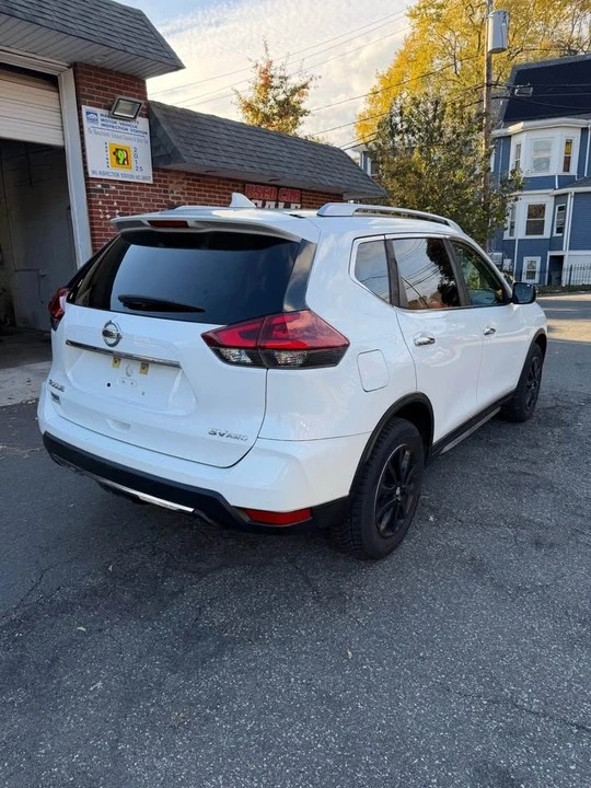 2018 Nissan Rogue - Image 5 of 17