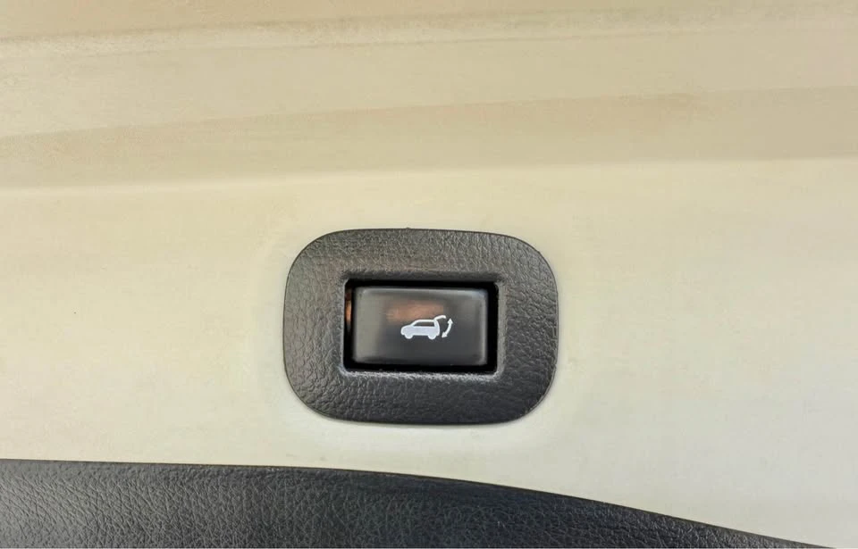 2018 Nissan Rogue - Image 15 of 16