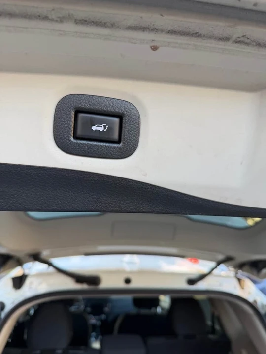2018 Nissan Rogue - Image 9 of 17