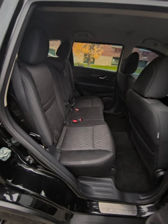 2018 Nissan Rogue - Image 11 of 16