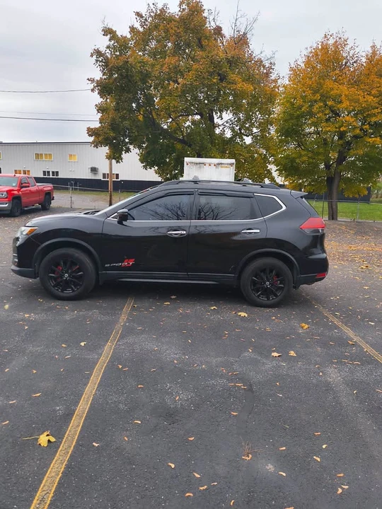 2018 Nissan Rogue - Image 2 of 16