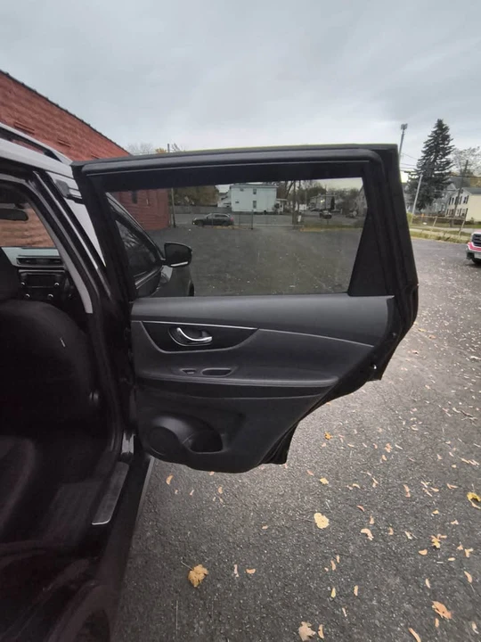 2018 Nissan Rogue - Image 10 of 16