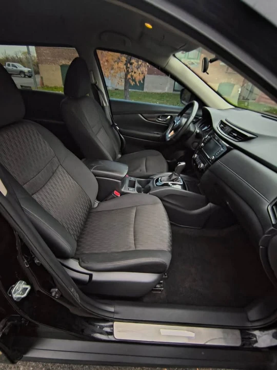 2018 Nissan Rogue - Image 9 of 16