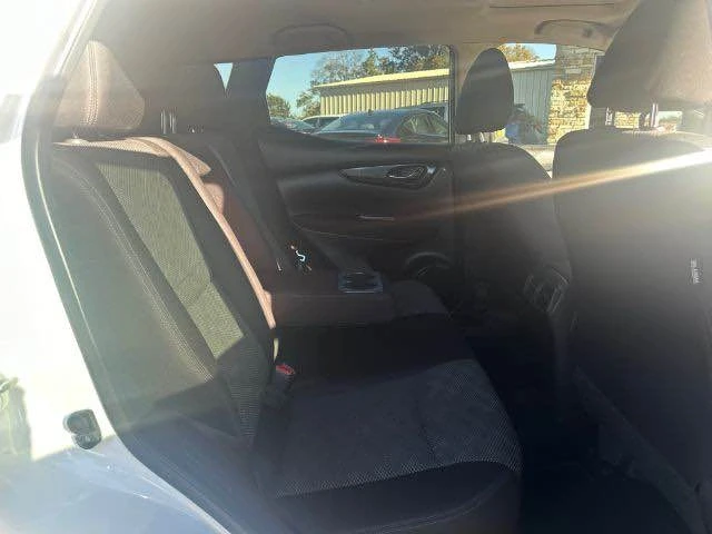 2018 Nissan Rogue - Image 4 of 5