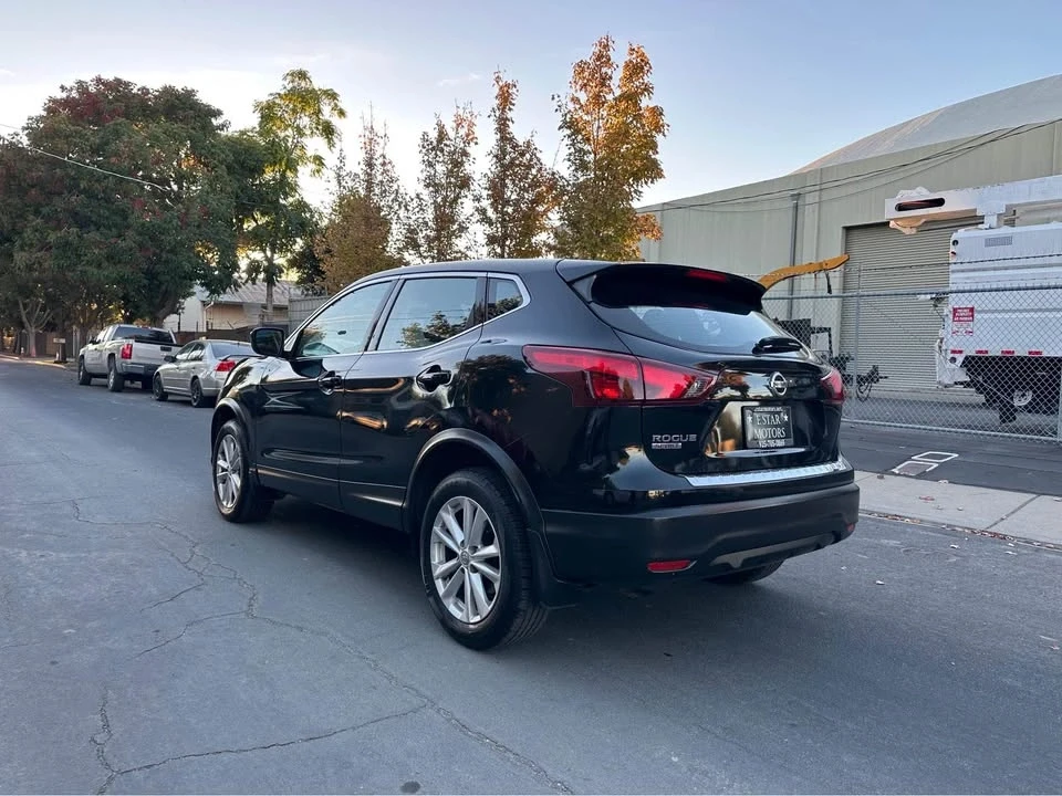 2018 Nissan Rogue - Image 8 of 13