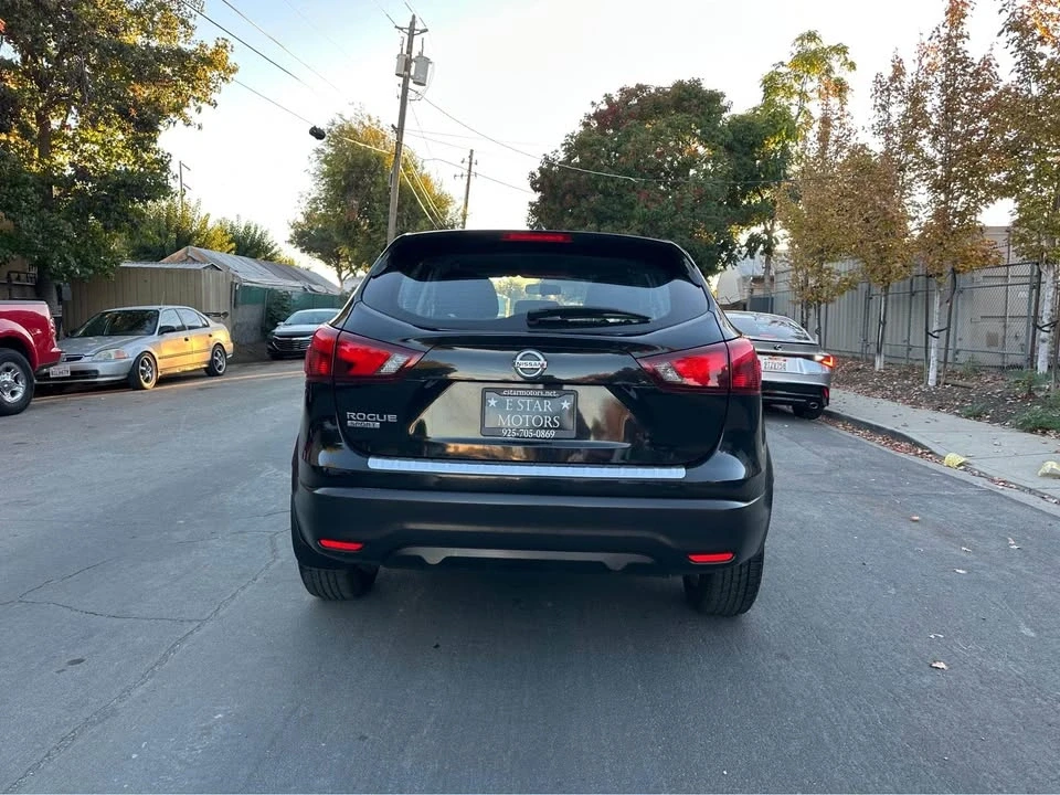 2018 Nissan Rogue - Image 7 of 13