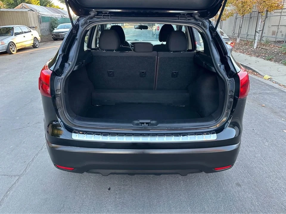 2018 Nissan Rogue - Image 11 of 13