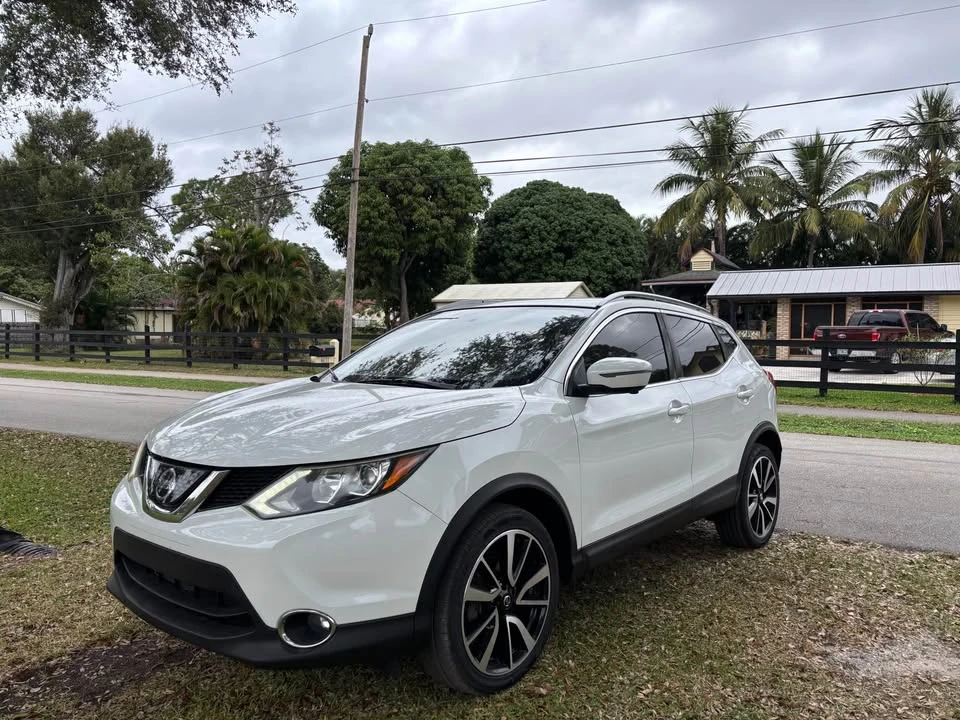 2018 Nissan Rogue - Image 4 of 10