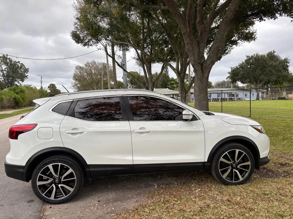 2018 Nissan Rogue - Image 7 of 10