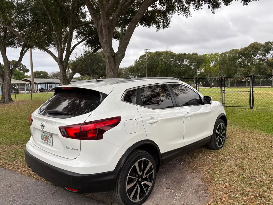 2018 Nissan Rogue - Image 6 of 10