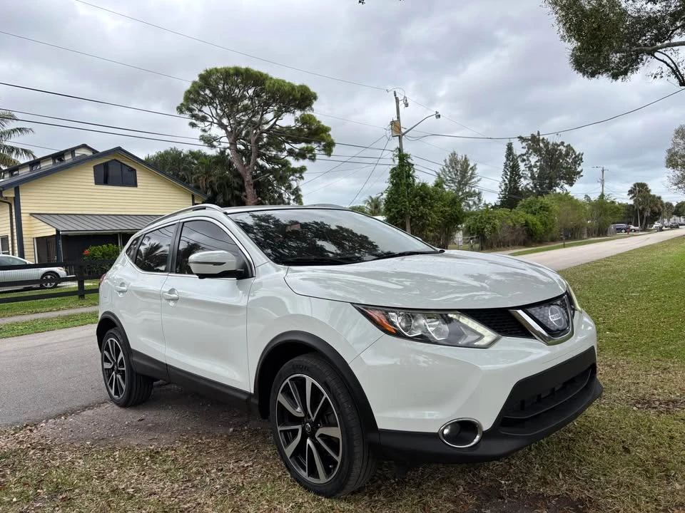 2018 Nissan Rogue - Image 3 of 10