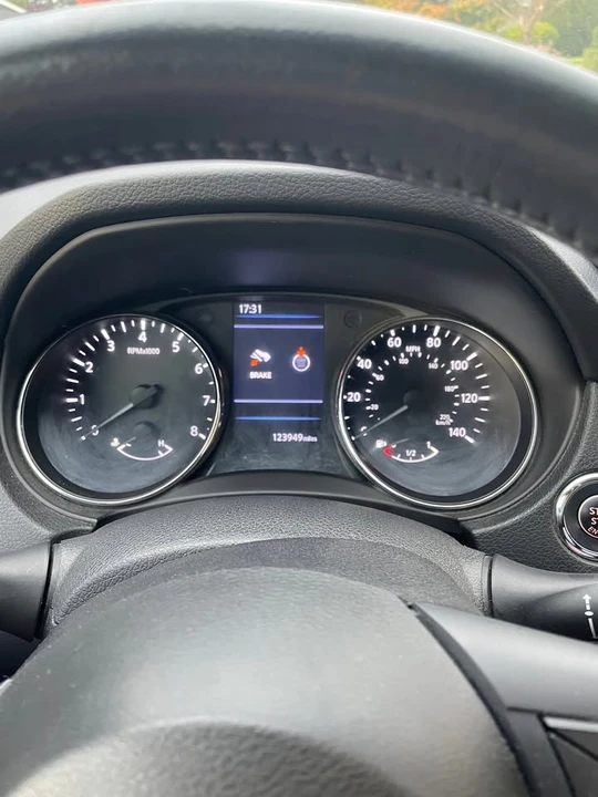 2018 Nissan Rogue - Image 2 of 10